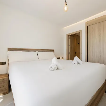 Modern Penthouse With Two Terraces, Jacuzzi And Sea, And Mountain Views, In Almazara Hills Apartment *