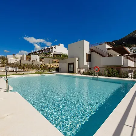 Modern Penthouse With Two Terraces, Jacuzzi And Sea, And Mountain Views, In Almazara Hills Istan