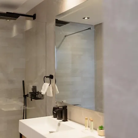 Modern Penthouse With Two Terraces, Jacuzzi And Sea, And Mountain Views, In Almazara Hills Apartment Istan