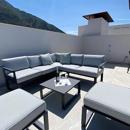 Apartment Modern Penthouse With Two Terraces, Jacuzzi And Sea, And Mountain Views, In Almazara Hills Istan
